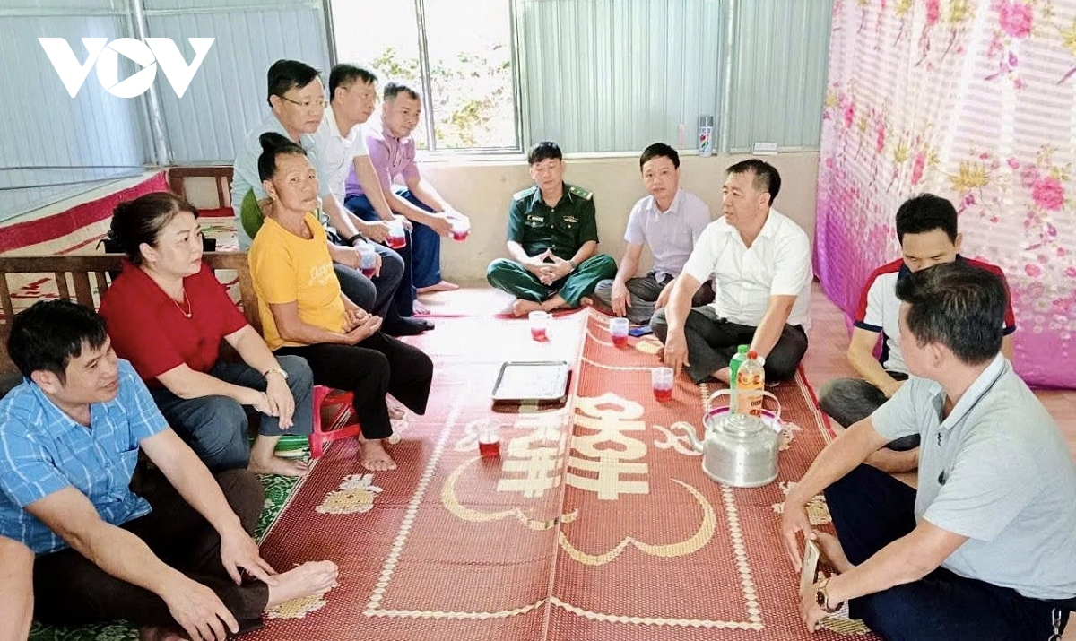 Bàn giao nhà mới cho những hộ dân đầu tiên nơi tâm lũ Nhôn Mai